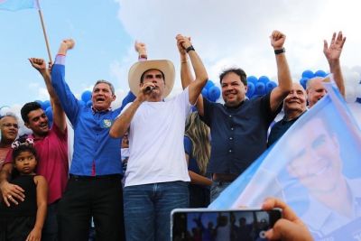 Galeria: O azul tomou conta de Goianesia na carreata de hoje! Obrigado pelo apoio 💙🙋🏻‍♂️ 15 e 15.555 presente.